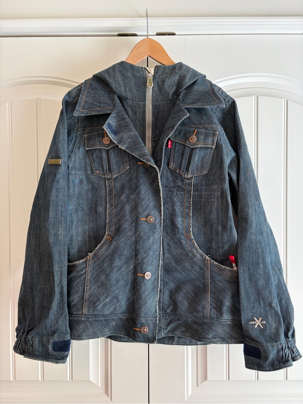 686 x Levi's Ski Jacket Women's Sz M Blue Denim Full Zip Snowboarding Hooded